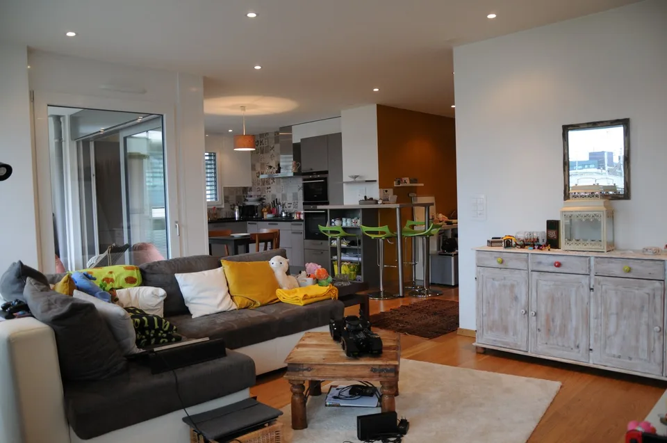 Prächtige Durchgangswohnung mit Balkon-Terrasse in idealer Lage