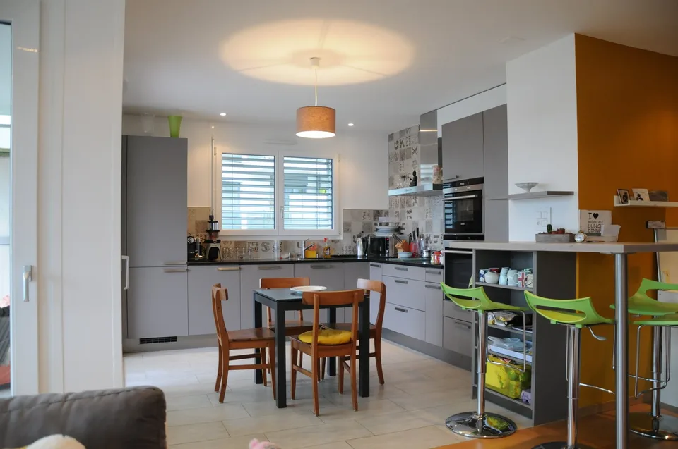 Prächtige Durchgangswohnung mit Balkon-Terrasse in idealer Lage
