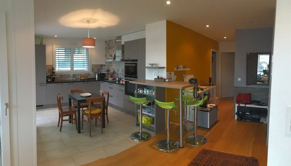 Magnifique appartement traversant avec balcon-terrasse idéalement situé