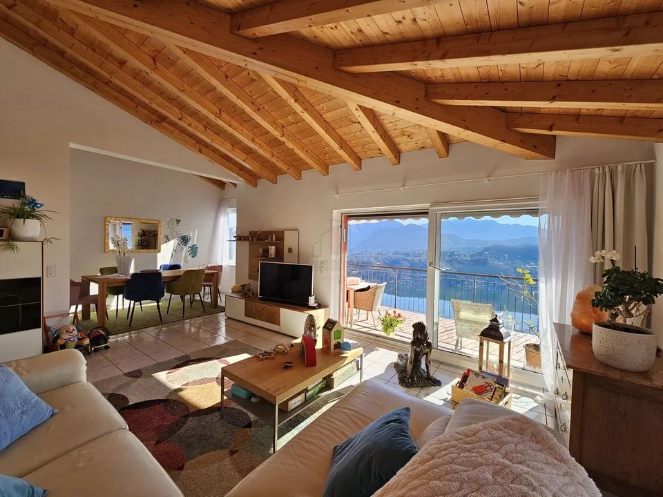 FANTASTICA BIFAMILIARE CON VISTA MOZZAFIATO