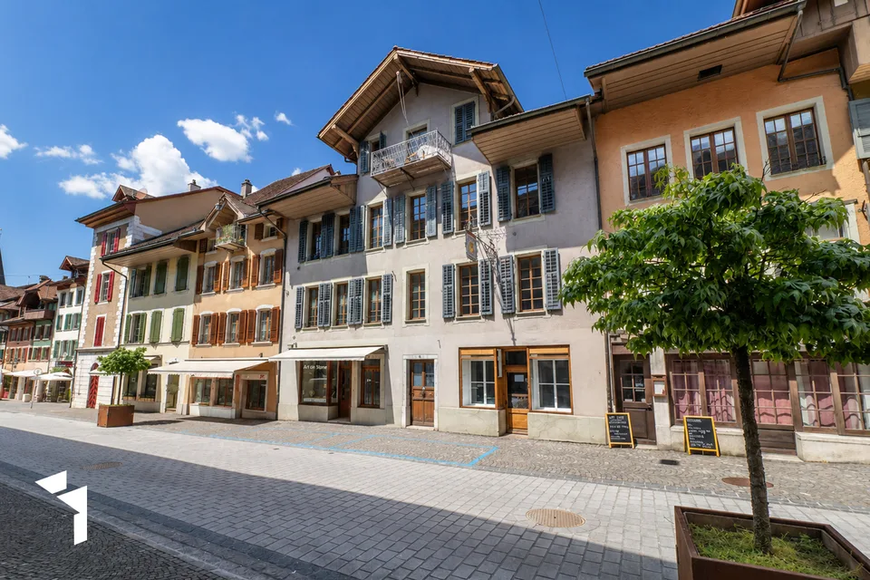 Fehr Immobilien - Wohn- und Gewerbeliegenschaft mit Renovationsbedarf