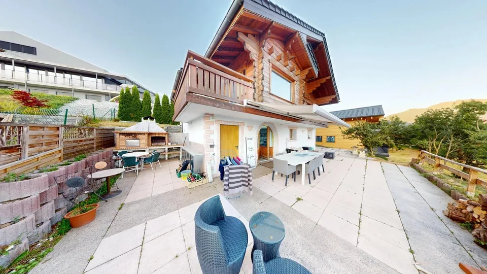 Magnifique chalet 5.5 pièces avec vue panoramique en résidence secondaire