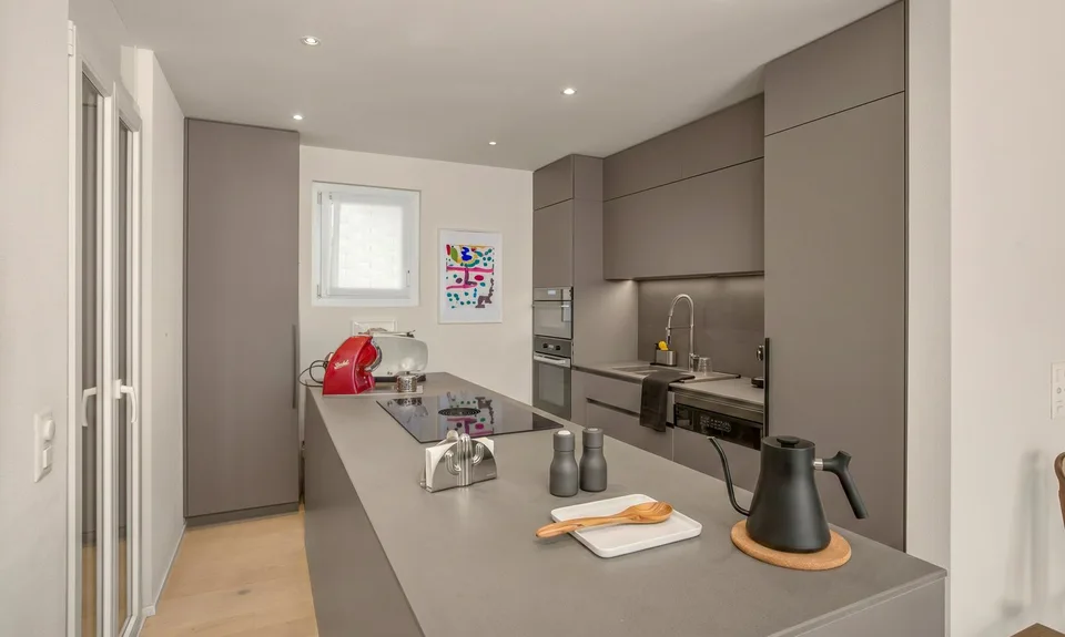 VILLA 5.5 LOCALI RINNOVATA CON VISTA LAGO APERTA A CAPOLAGO