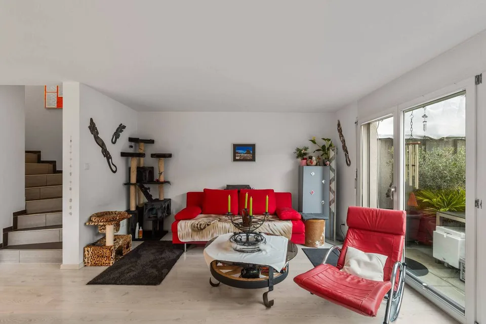 5.5-Zimmer-Eckhaus mit Garten und 2 Tiefgaragenplätzen inklusive