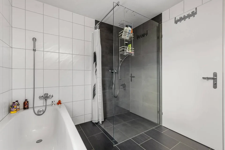 Casa angolare di 5,5 locali con giardino e 2 posti auto sotterranei inclusi – foto 9 di 13