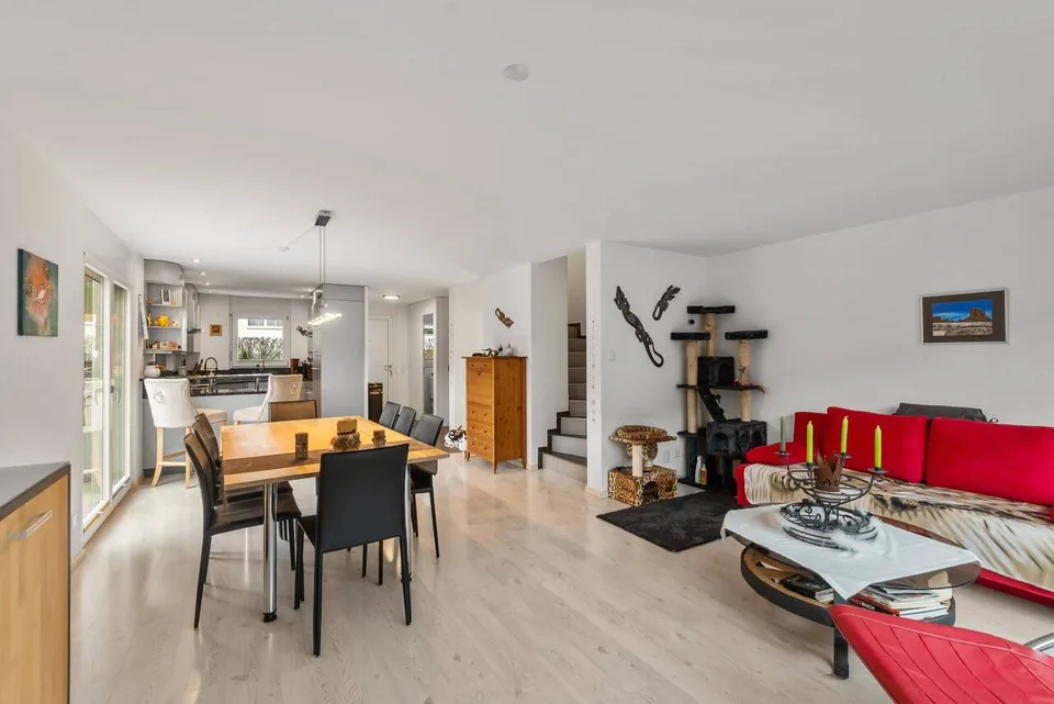 5.5-Zimmer-Eckhaus mit Garten und 2 Tiefgaragenplätzen inklusive