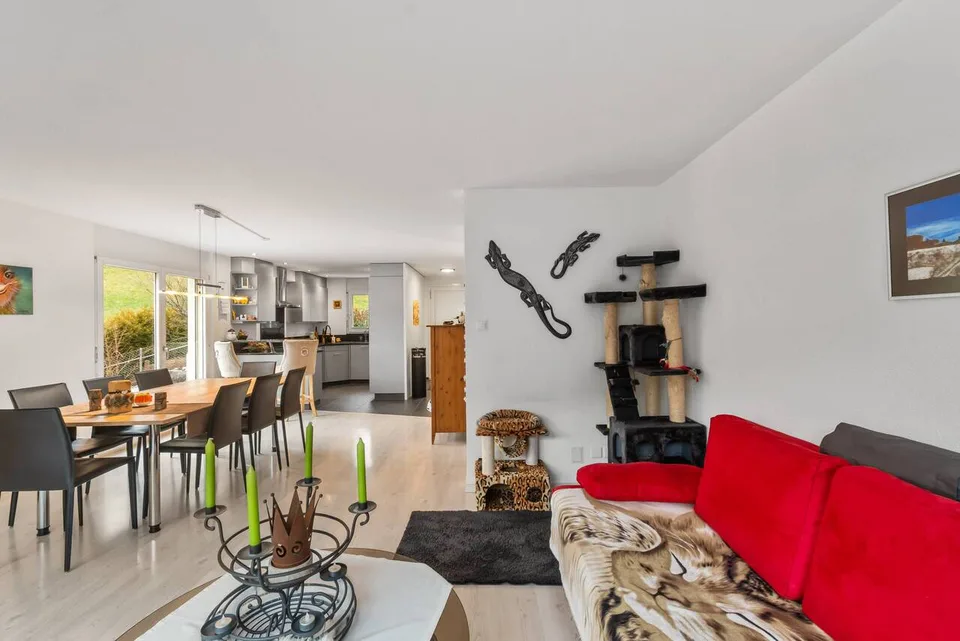 5.5-Zimmer-Eckhaus mit Garten und 2 Tiefgaragenplätzen inklusive