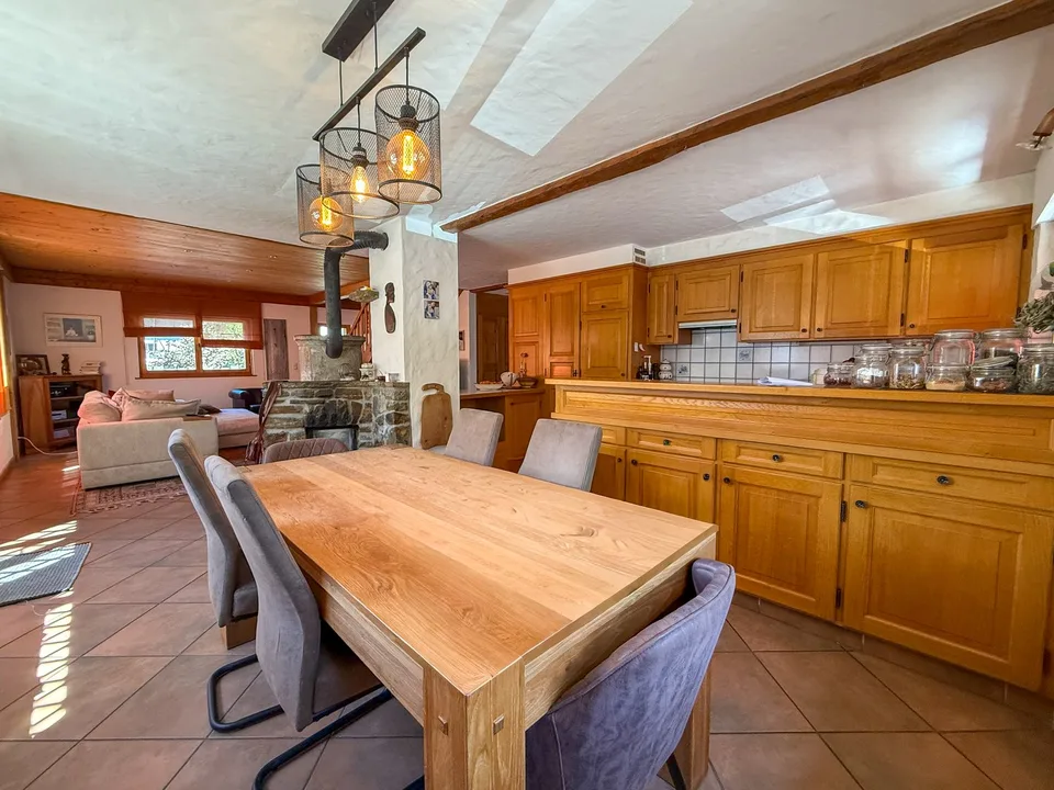 Verkauft - Große Familienvilla mit herrlicher Terrasse und großem Garten – Foto 13 von 17