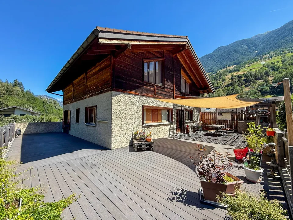 Grande villa familiale avec splendide terrasse et grand jardin