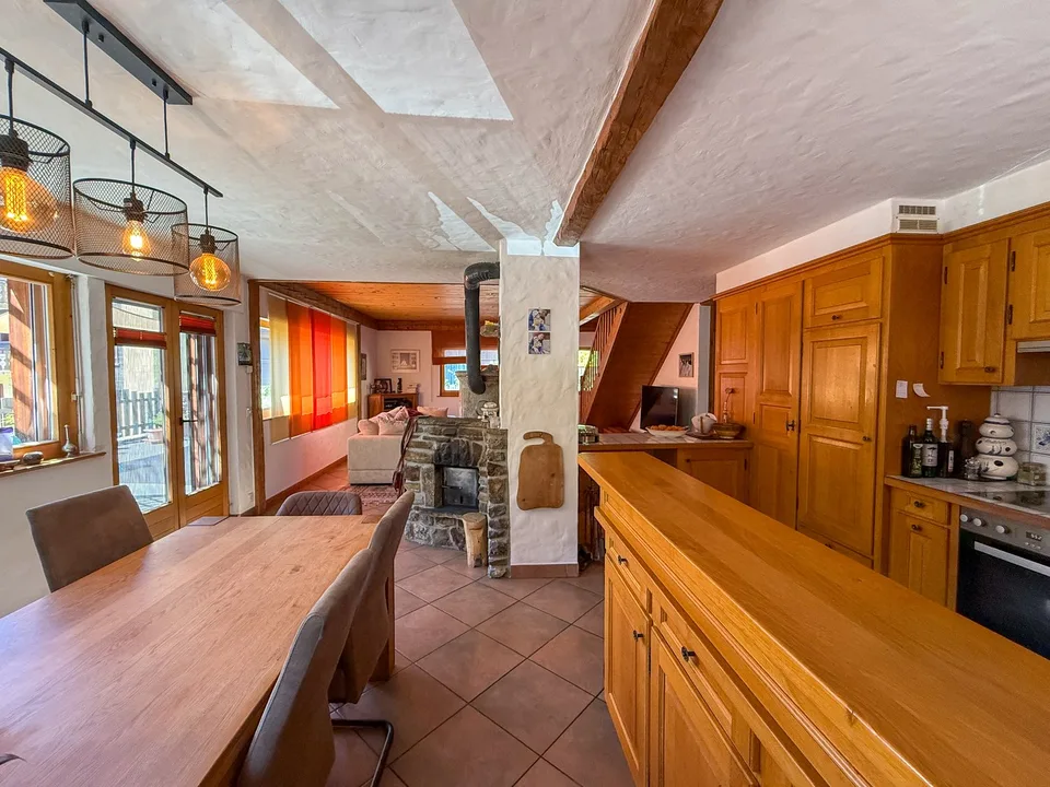Verkauft - Große Familienvilla mit herrlicher Terrasse und großem Garten – Foto 11 von 17