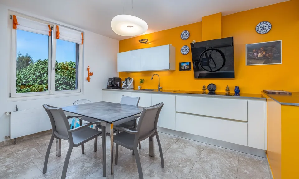 MERAVIGLIOSA VILLA DI 5.5 LOCALI COME NUOVA A VILLA LUGANESE