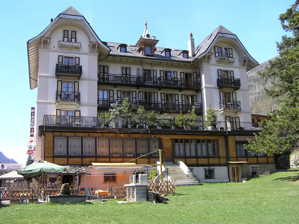 Studio en attique dans bâtiment historique - Evolène - 60 m2