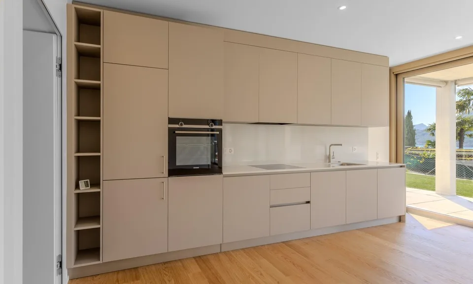 Schönes 2.5-Zimmer-Appartement mit Garten und Seeblick in Bissone