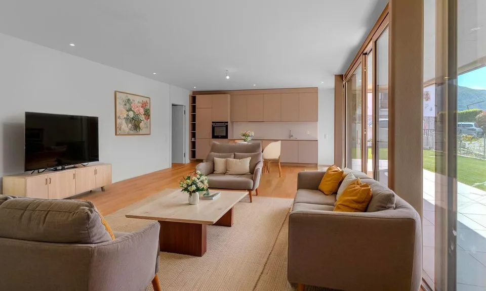 Schönes 2.5-Zimmer-Appartement mit Garten und Seeblick in Bissone