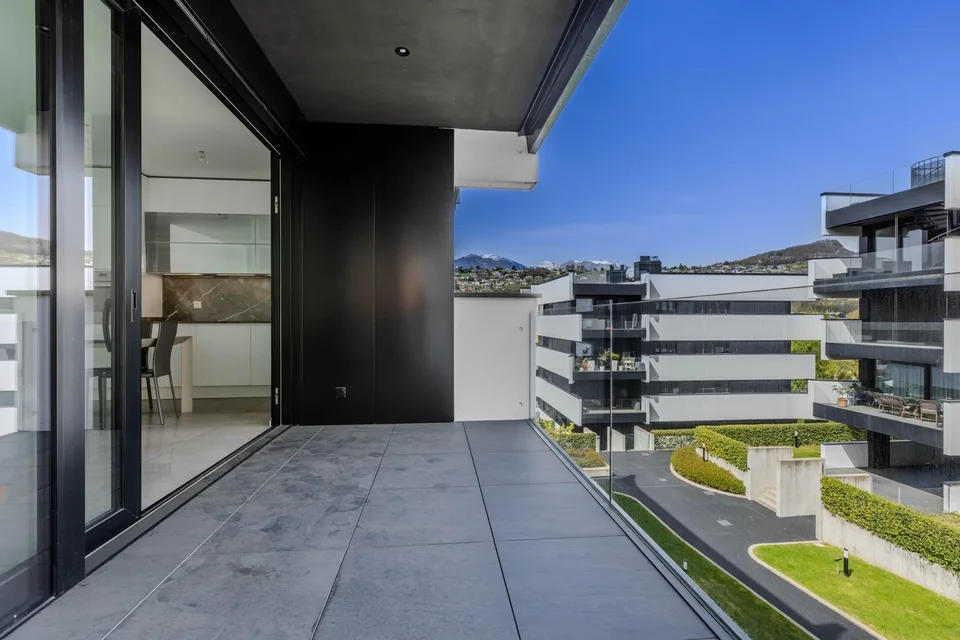 BELLISSIMO E MODERNO 2.5 CON AMPIA TERRAZZA A PREGASSONA