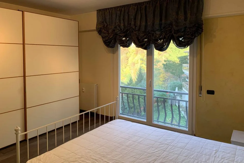 GRANDE 3.5 LOCALI CON BALCONE E VISTA LAGO APERTA A CAMPIONE