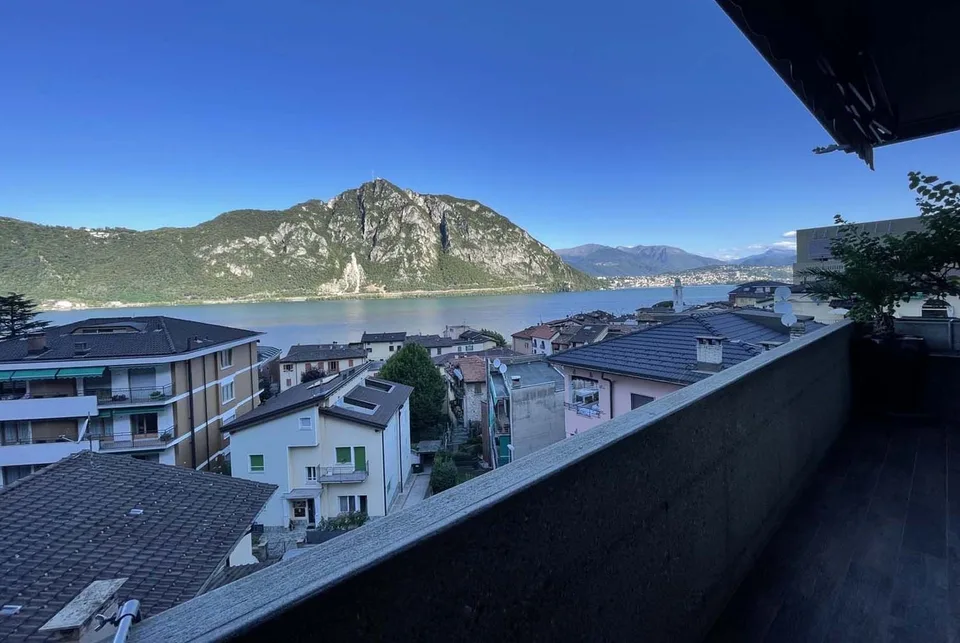 Gelegenheit - 4.5-Zimmer-Dachgeschoß mit Seeblick in Campione d'Italia