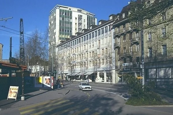 Zu vermieten Innenmotorradparkplatz