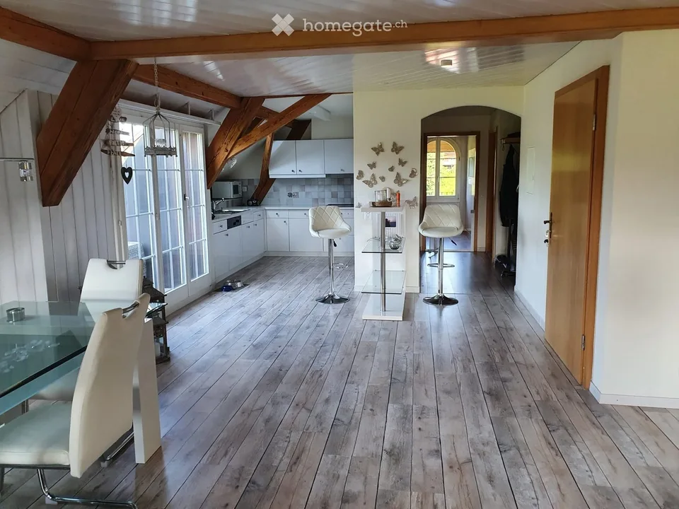 Charmante und wunderschöne Dachwohnung