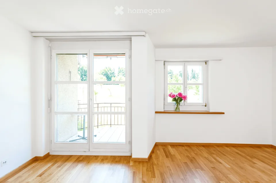 Charmant appartement pour seniors avec balcon sur Zollikerberg