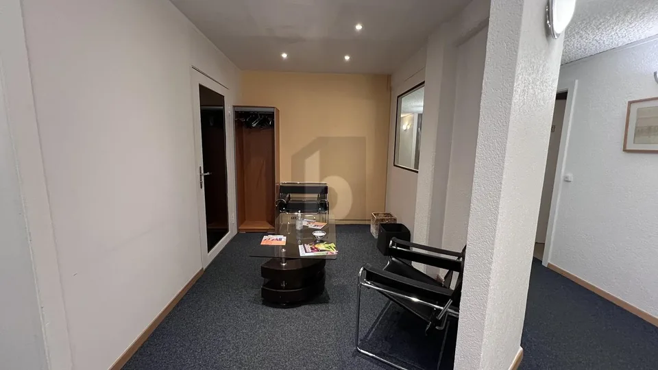 BUROFLÄCHE OHNE ZEITGEIST UND NAHE ZUM ZENTRUM