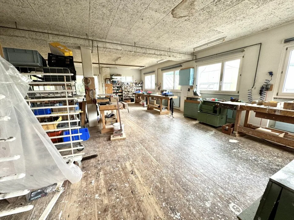 Attraktive Gewerbehalle mit Entwicklungspotenzial