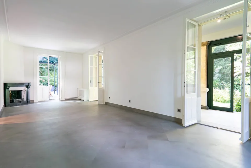 Sublimes Stadthaus in einer grünen Oase