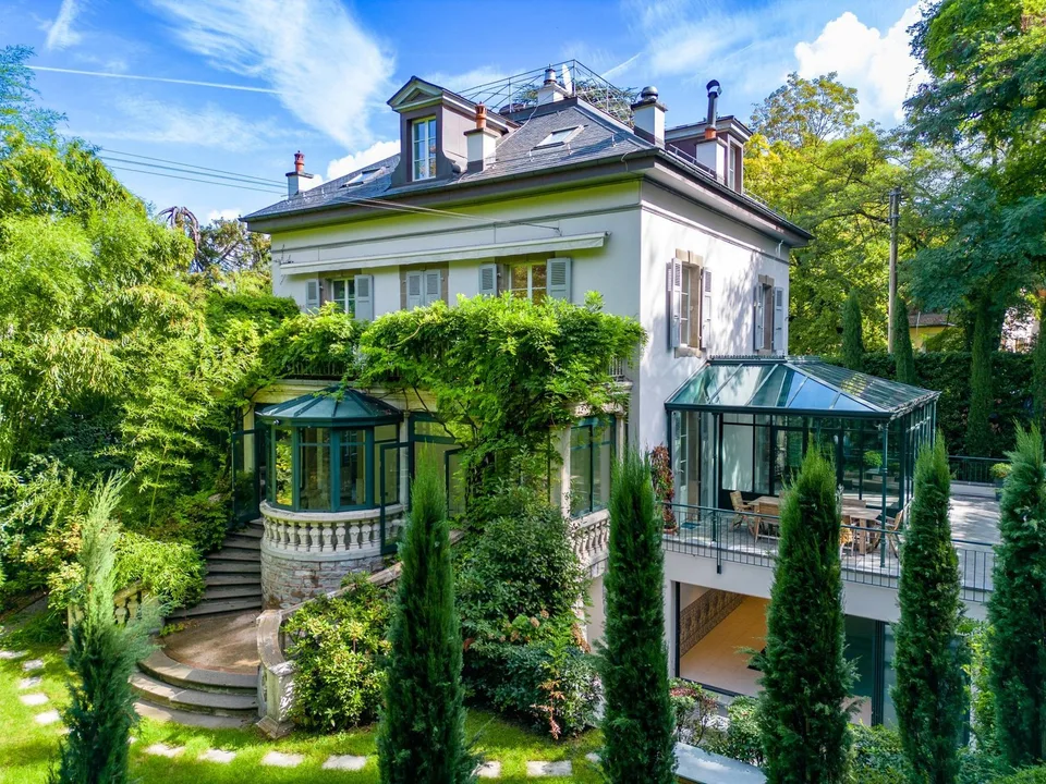 Sublime maison de ville dans un écrin de verdure