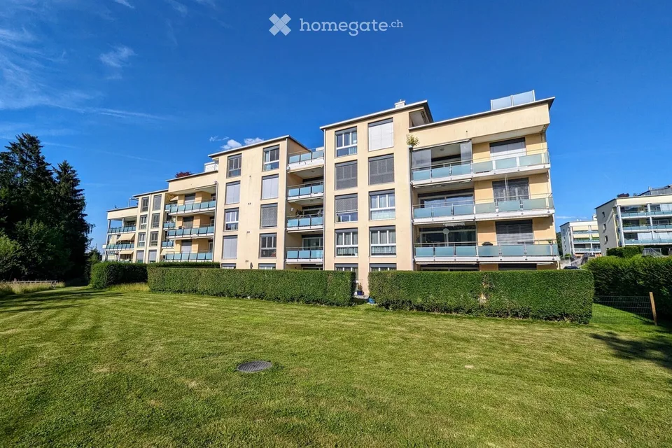 Helle 3.5-Zimmer-Wohnung mit Balkon in Safenwil
