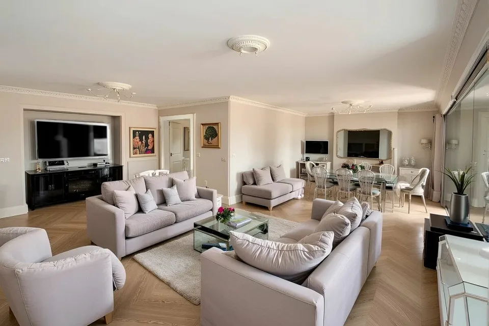 In Vendita - Magnifica Casa Individuale con Piscina a Collonge-Bellerive