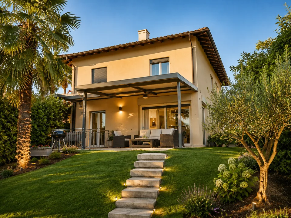 UNA VILLA DA VIVERE DAVVERO | CASLANO