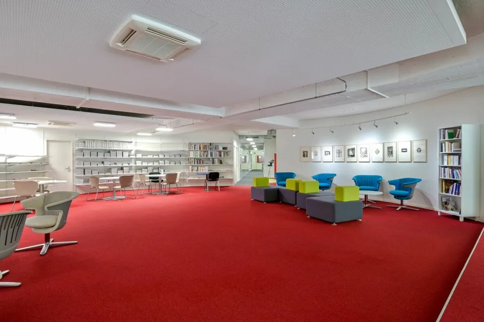Büroflächen von 450 bis 1400 m2 zur Miete in Pont Bessières / Caroline / Rue Centrale