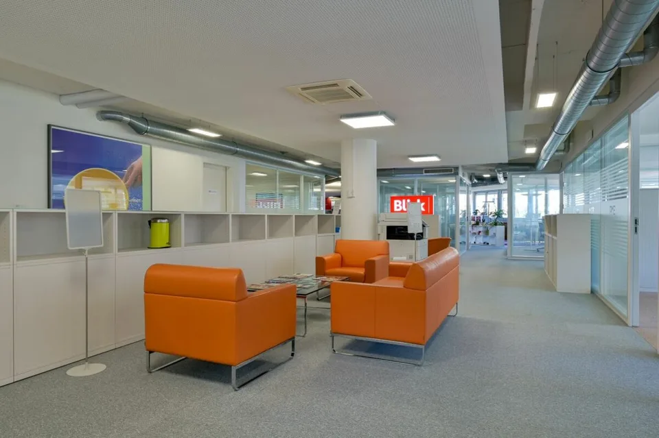 Büroflächen von 450 bis 1400 m2 zur Miete in Pont Bessières / Caroline / Rue Centrale
