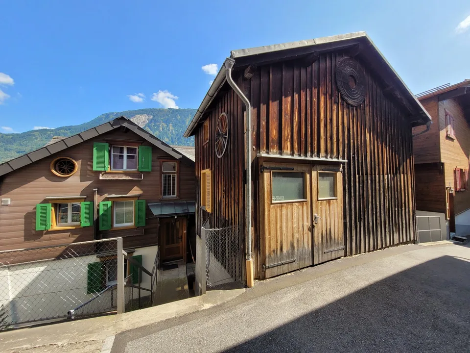 Gewerbelokal mit Rampe und schöner Aussicht in Disentis/Mustér – sofort verfügbar