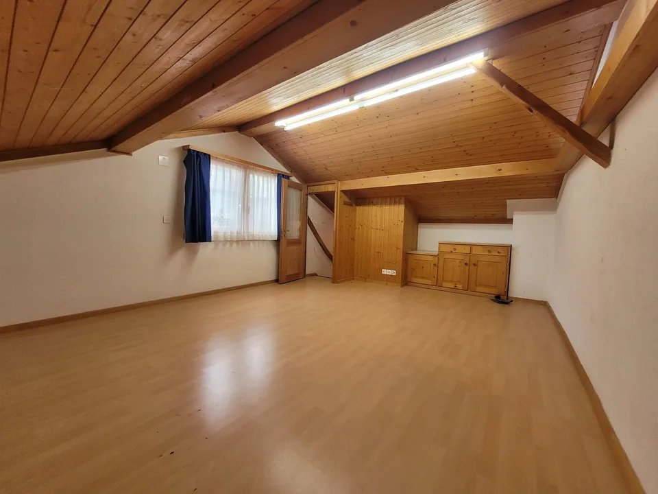 Gewerbelokal mit Rampe und schöner Aussicht in Disentis/Mustér – sofort verfügbar