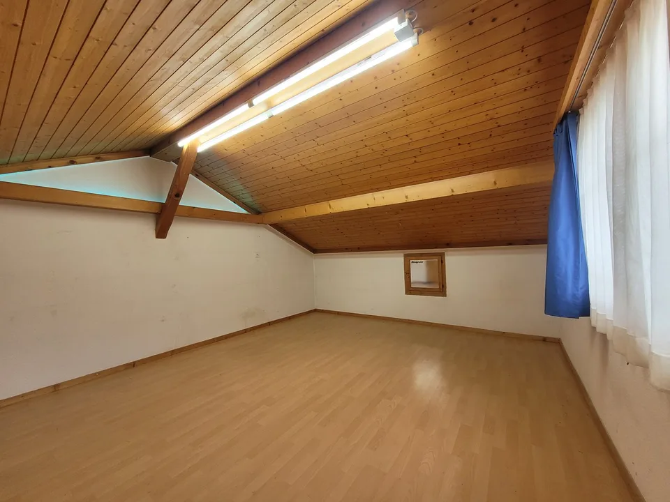 Gewerbelokal mit Rampe und schöner Aussicht in Disentis/Mustér – sofort verfügbar