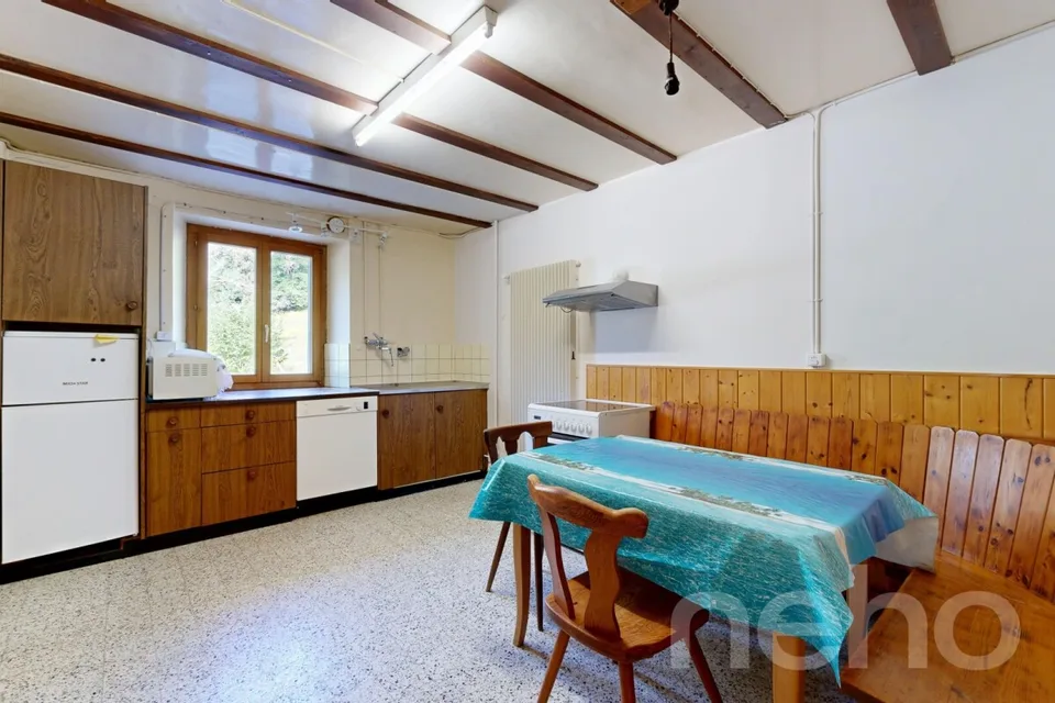 Les Bayards: Antica fattoria con granaio e appartamenti – foto 21 di 21