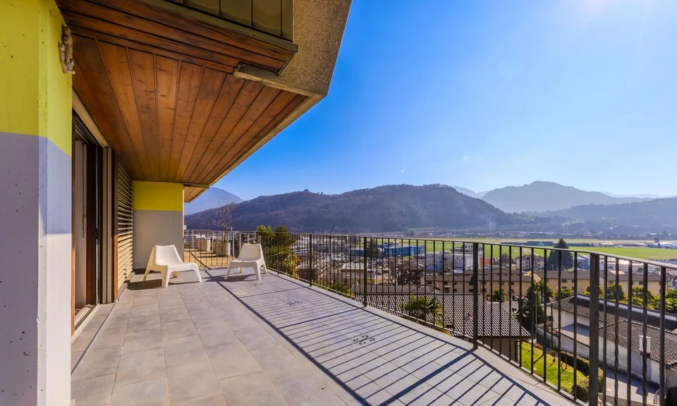 STUPENDA VILLA GEMELLA 5.5 CON VISTA LAGO PARZIALE AD AGNO