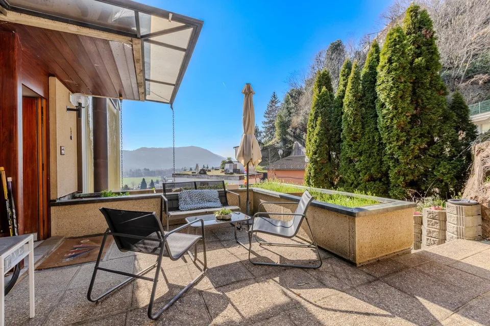 STUPENDA VILLA GEMELLA 5.5 CON VISTA LAGO PARZIALE AD AGNO