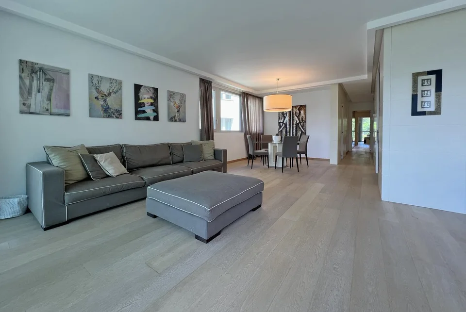 STUPENDES UND MODERNES 4.5-ZIMMER-WOHNUNG MIT TERRASSE UND SEEBLICK IN MUZZANO