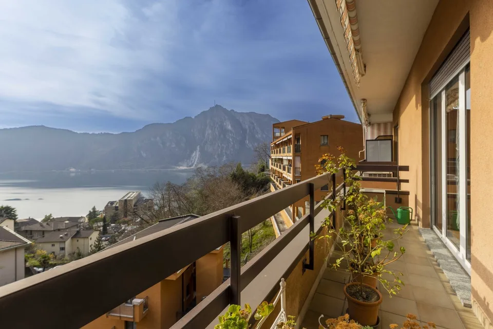 Dreizimmerwohnung renoviert mit 2 Terrassen in Campione d'Italia