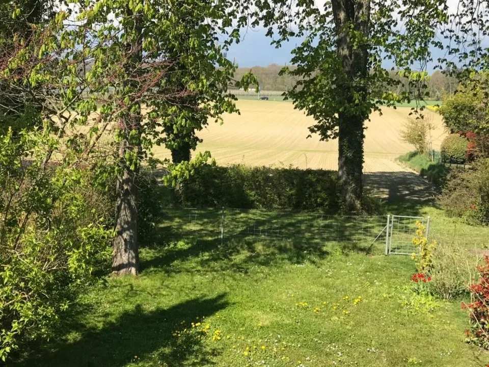 Schönes renoviertes Zimmer zur Miete in einer Villa