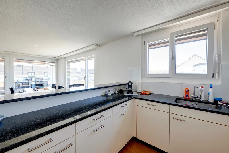 2½ ZIMMER-ATTIKAWOHNUNG IN BERN - LÄNGGASSE, MÖBLIERT, TEMPORÄR – foto 6 di 20