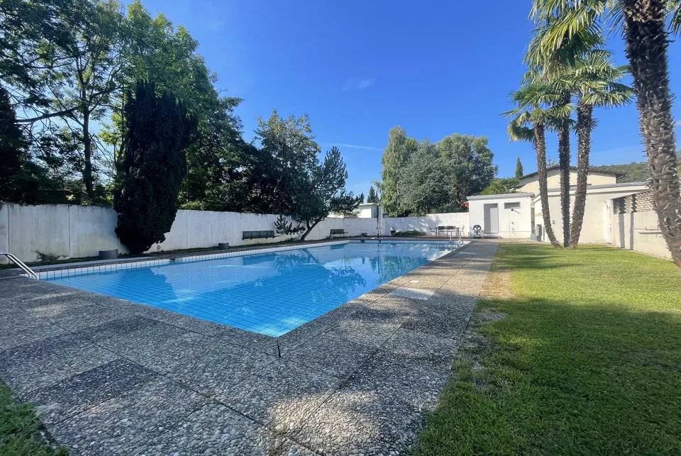 HELLES 4.5-ZIMMER-WOHNUNG MIT TERRASSEN UND POOL IN PONTE CAPRIASCA