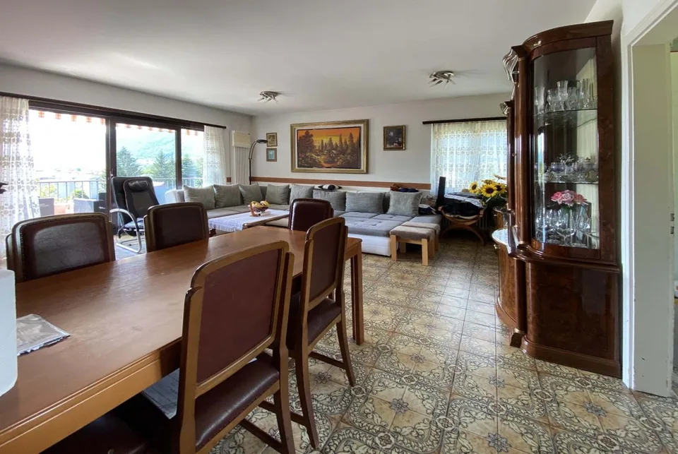 BIFAMILIENHAUS MIT 8.5 ZIMMERN UND BAUGRUNDSTÜCK IN LAMONE