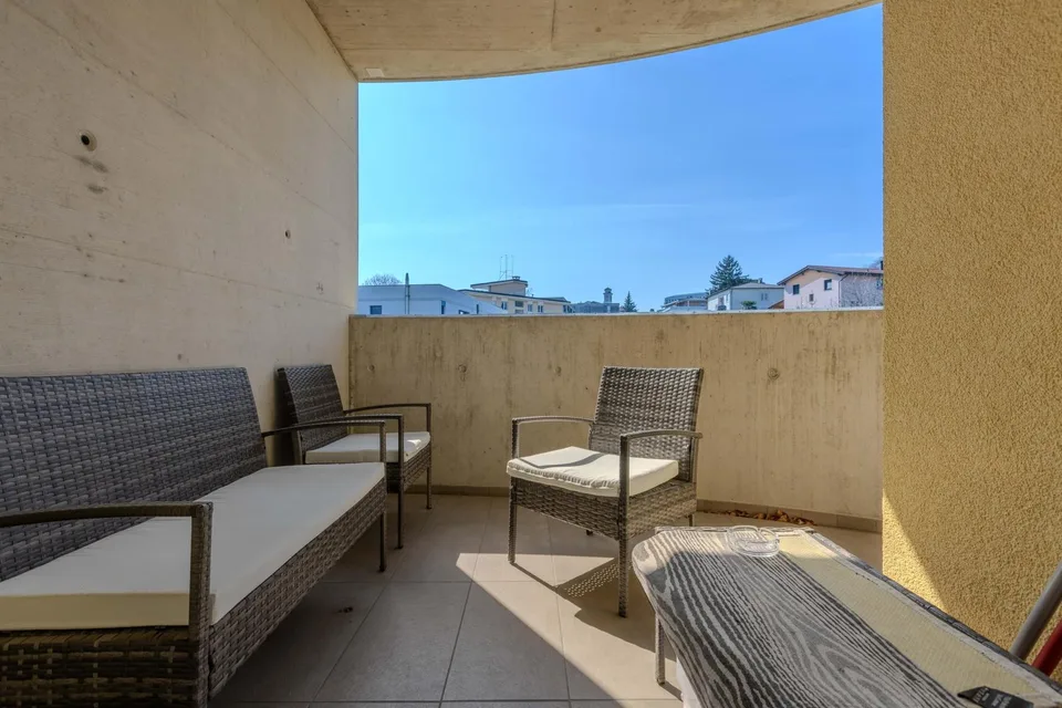 Geräumig und helles 3.5-Zimmer-Wohnung mit freier Sicht in Porza