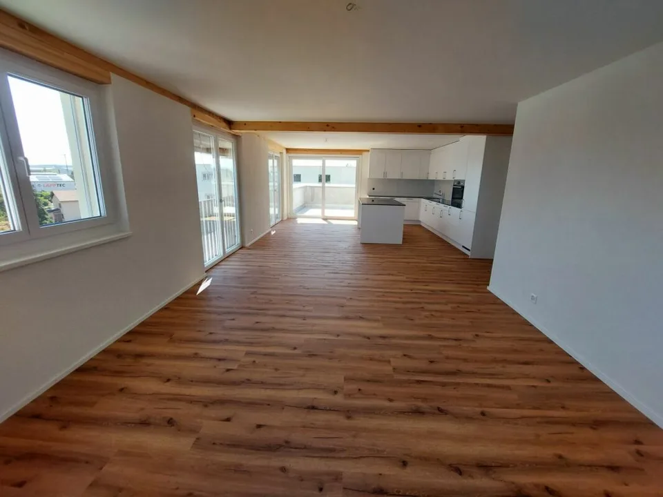 Appartement attique exclusif de 2,5 pièces avec environ 74 m² de terrasse ensoleillée - Première occupation dans un nouvel immeuble