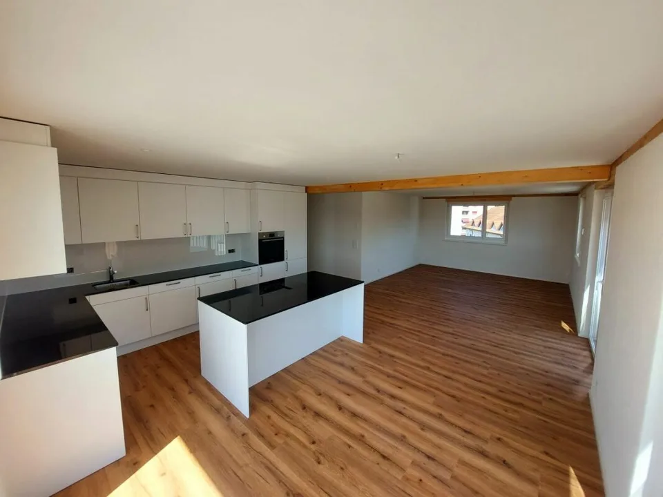 Exklusive 2.5-Zimmer-Attikawohnung mit ca. 74 m² Sonnenterrasse - Erstbezug im Neubau