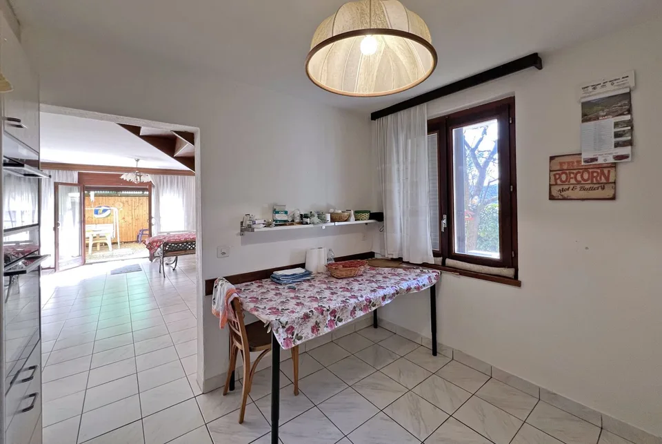 Miete ein hübsches 4.5-Zimmer-Haus mit Patio in Cadro