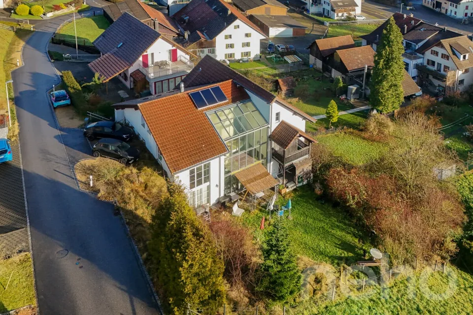 Attraktives 12-Zimmerhaus mit grossem Entwicklungspotenzial – Foto 14 von 20